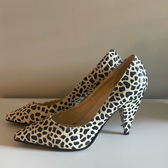 Vintage Animal Print Pumps - Picture 2 of 5